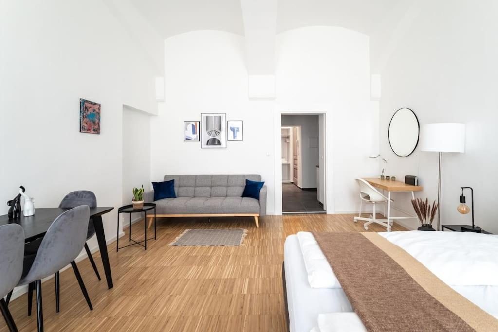 Neat Steps To Center By Hm Apartment Vienna