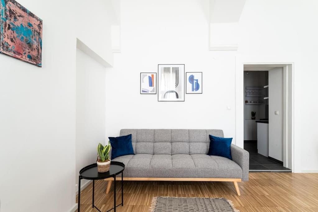 Neat Steps To Center By Hm Apartment *