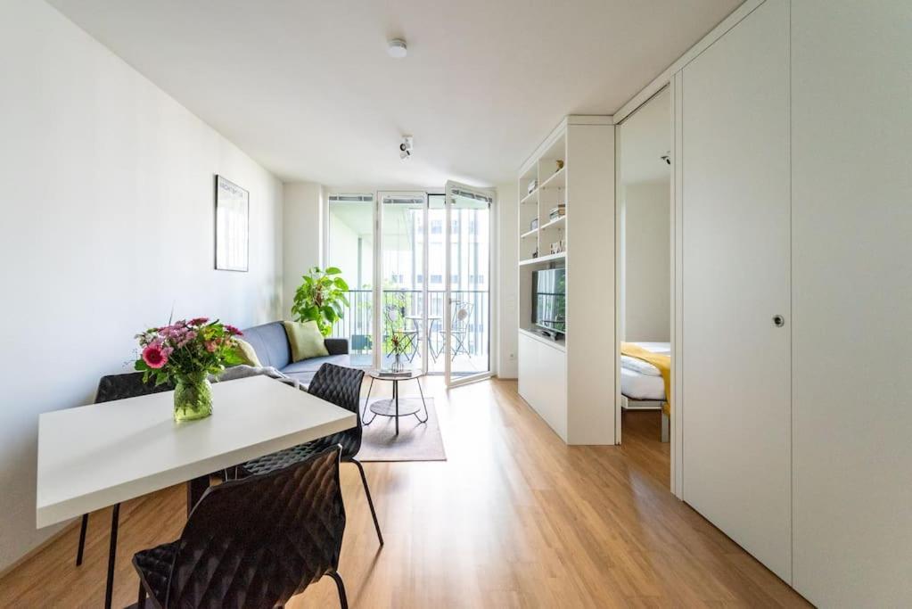 Apartment Hm • New Studio By Wu & Messe Vienna