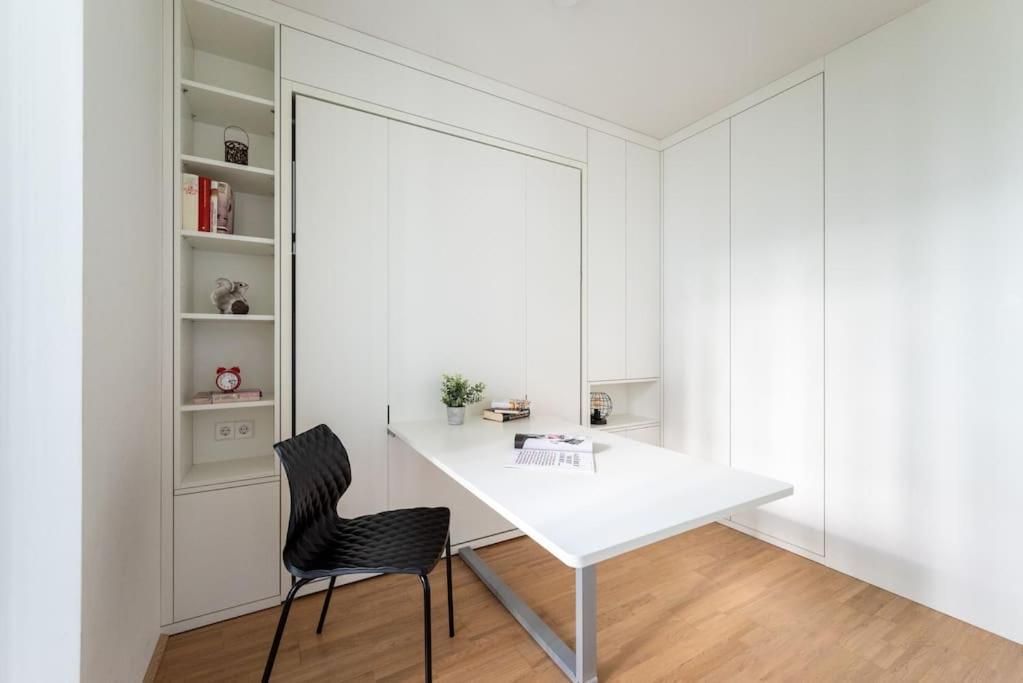 Hm • New Studio By Wu & Messe Apartment