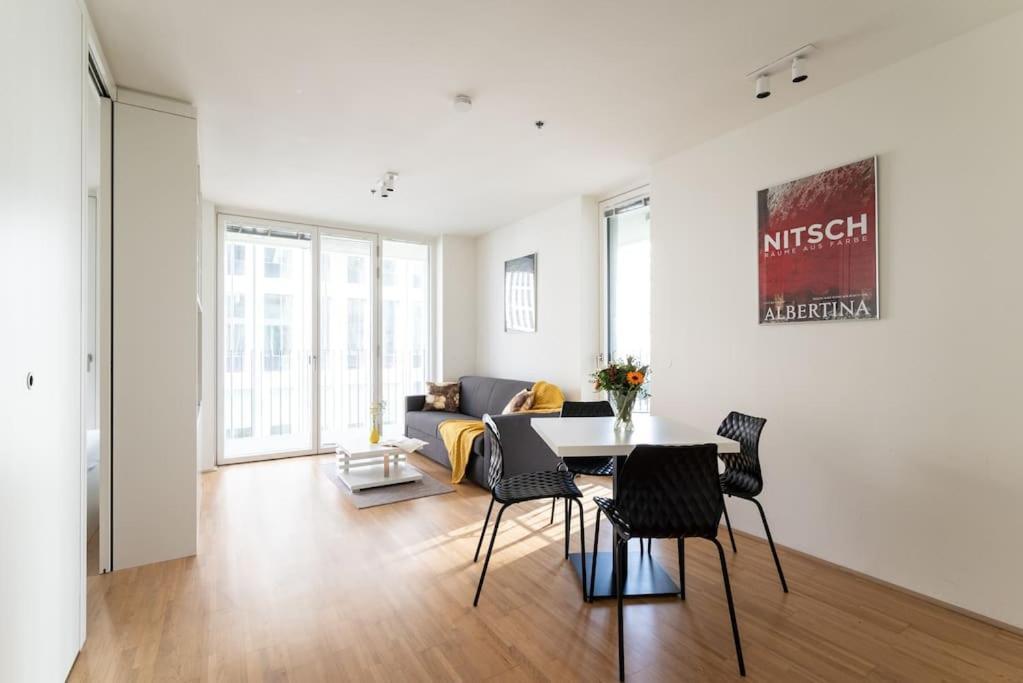 Smart With Terrace By Hm * Vienna