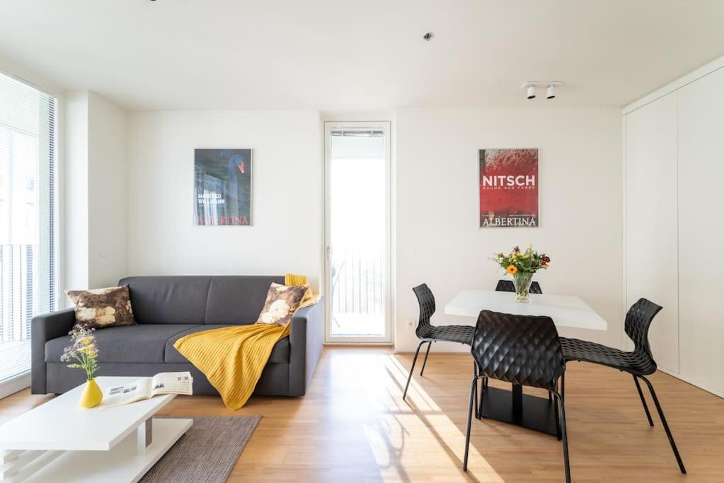 Smart With Terrace By Hm *