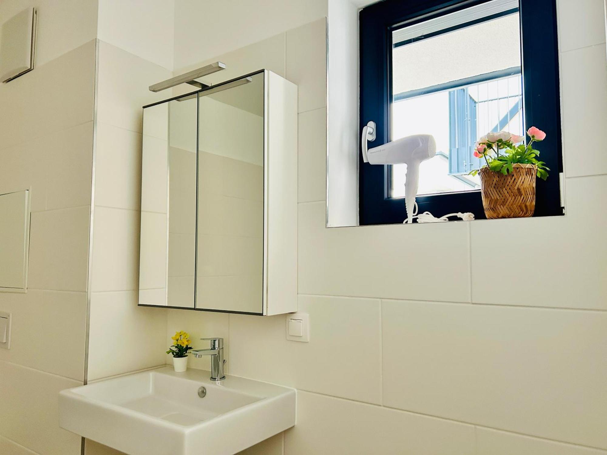 Modern With Balcony & Free Parking - Nearby Metro Apartamento *