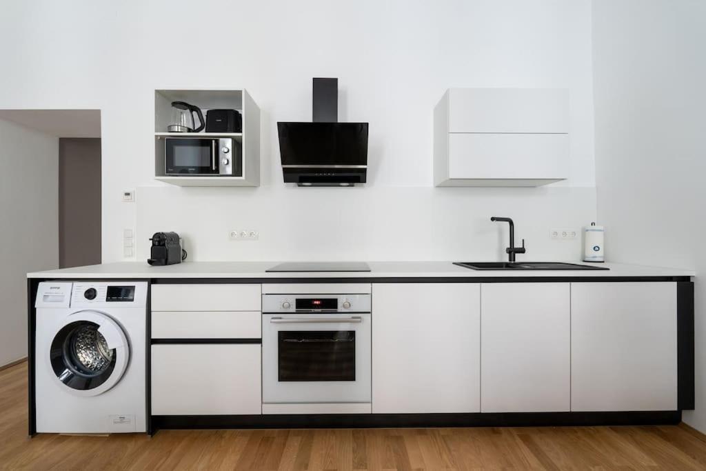 Apartment Elegant 1br Suite, Close By Hm