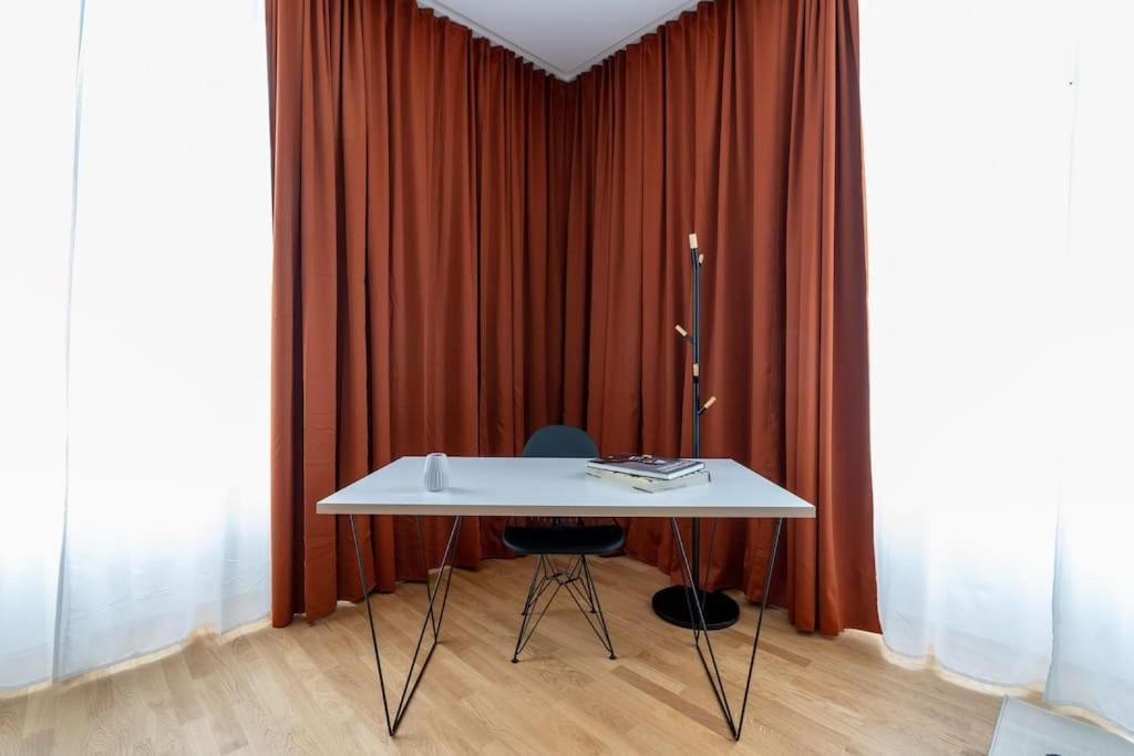 Artful 1br Suite, Nearby By Hm Apartment *