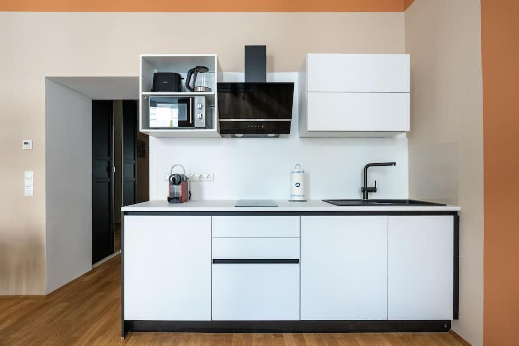 Artful 1br Suite, Nearby By Hm *