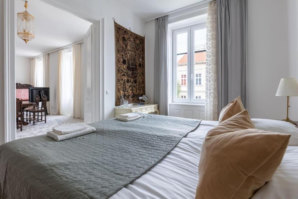 Luxurioes Wohnen Mit Anbindung Ans Zentrum 20 Minuten Apartment