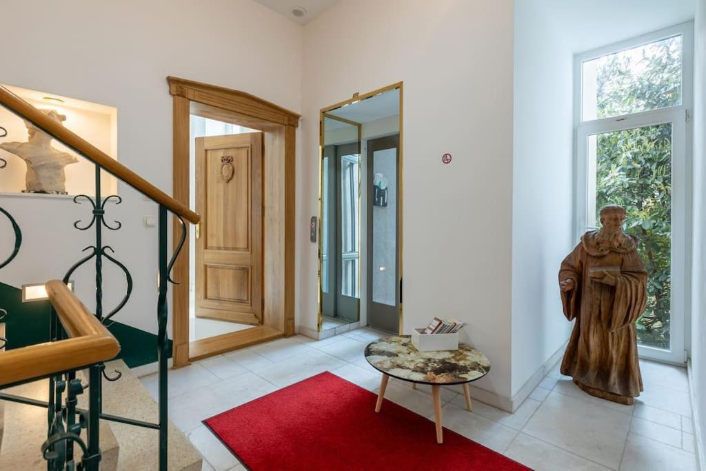 Apartment Luxurioes Wohnen Mit Anbindung Ans Zentrum 20 Minuten