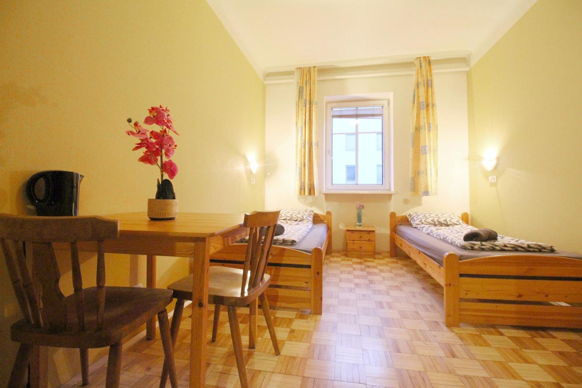 Privatunterkunft Double In Hutteldorfer Strasse Area *