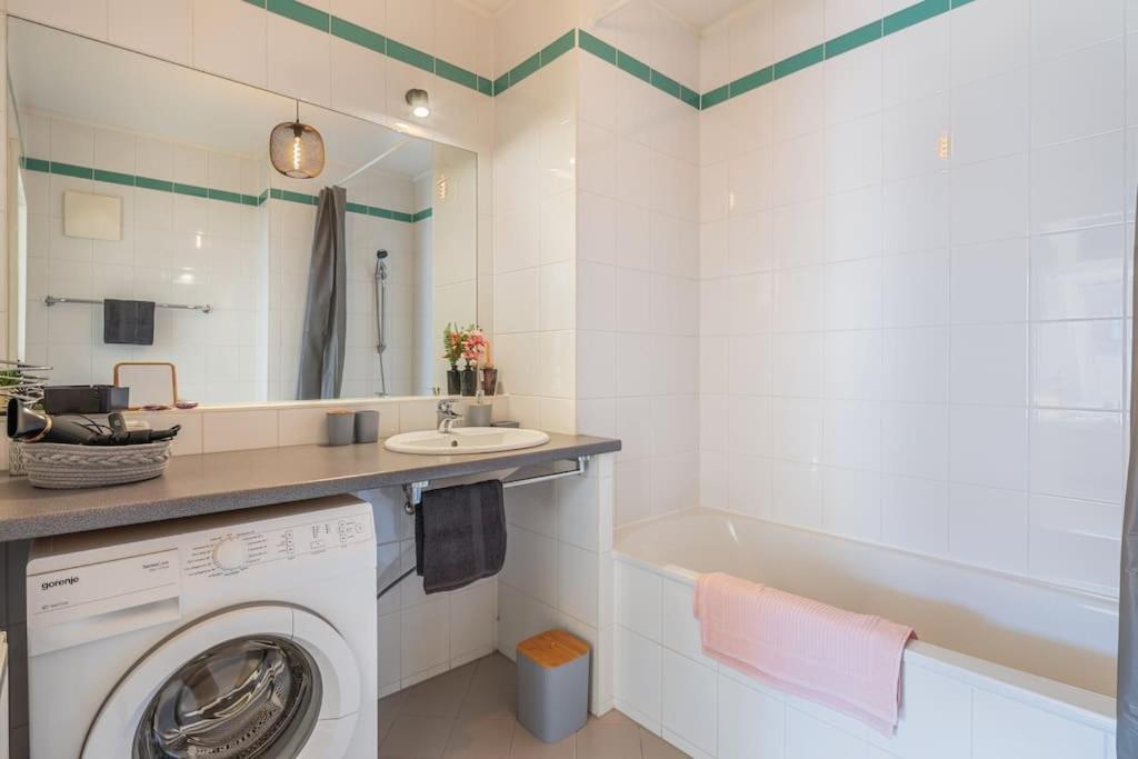 2 Seperate Full / 5 Bedroom / Rooftop / * Wien