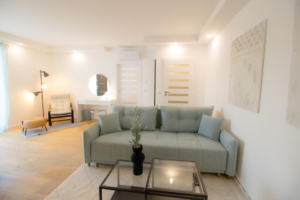 Charming In Heart Of L Jos20 Apartment *