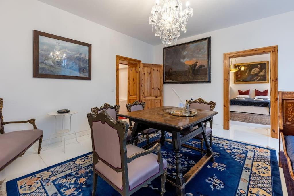 Apartment Antikes Und Luxurioeses Mit Sauna