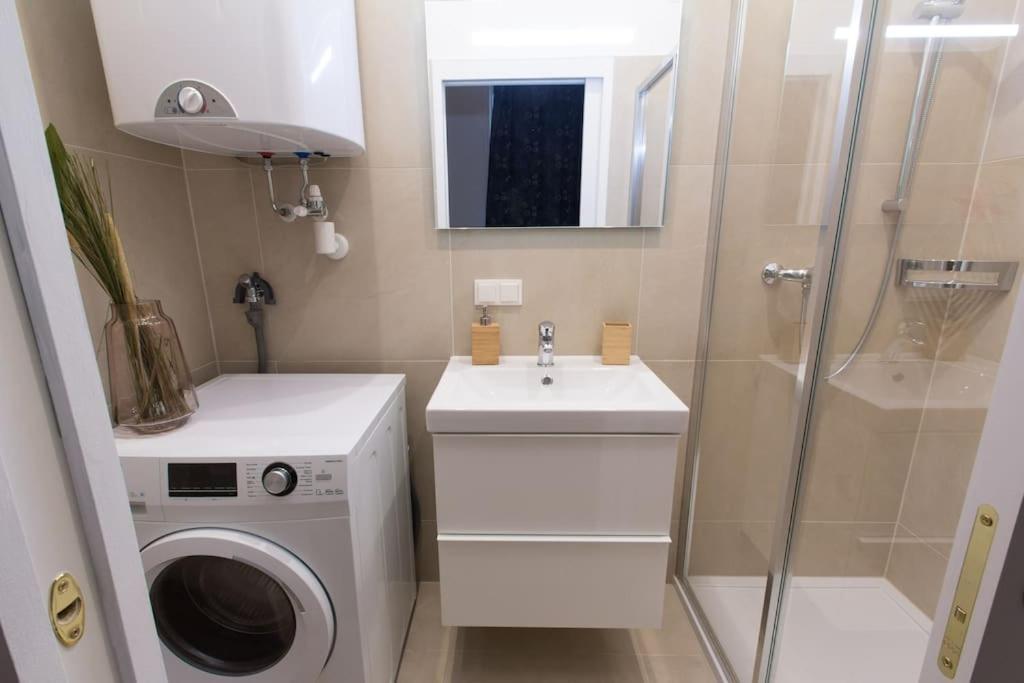 Apartment Comfort Mit Privater Terrasse I Levestate Wien