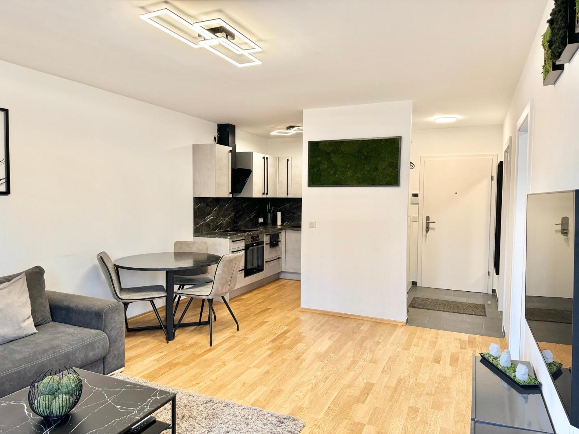 10 Minutes To The Center, 2 Minutes To The Metro Apartment