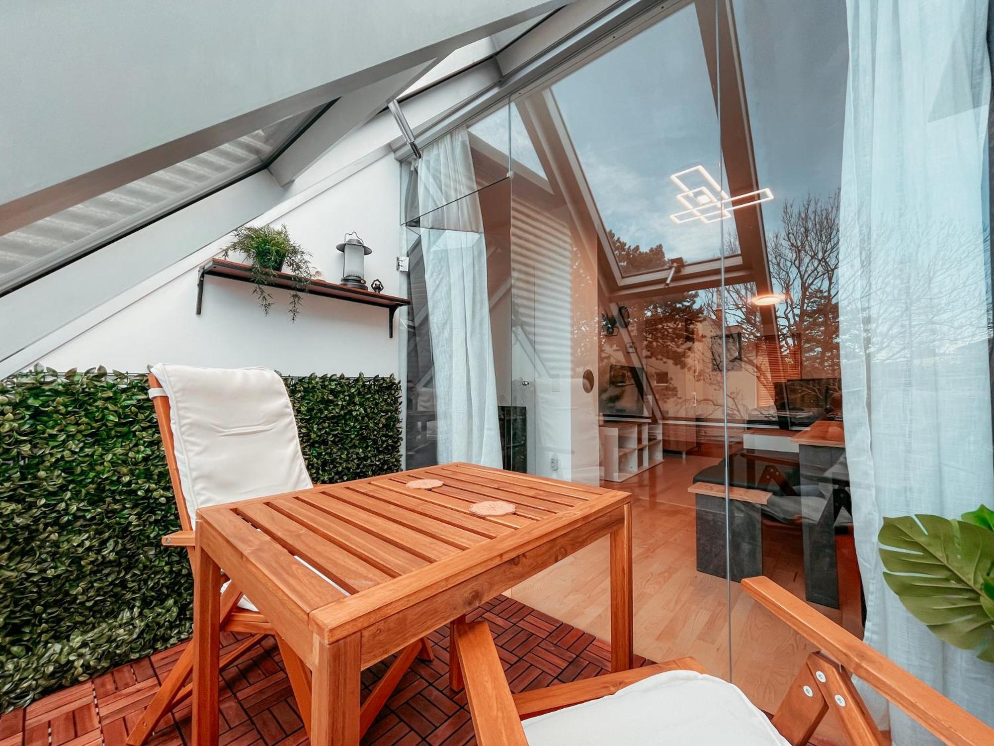 Schoenbrunn Gardens Apartment