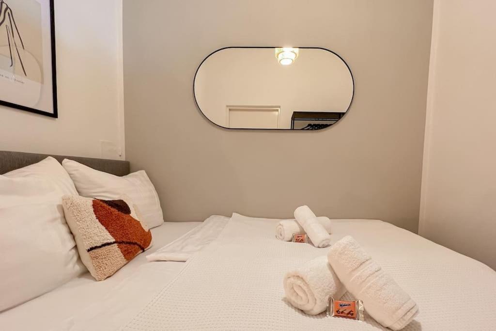 Cozy & 2 Bedroom Apartment *