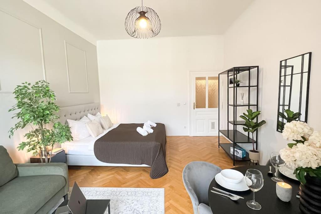 Cozy & 2 Bedroom Vienna