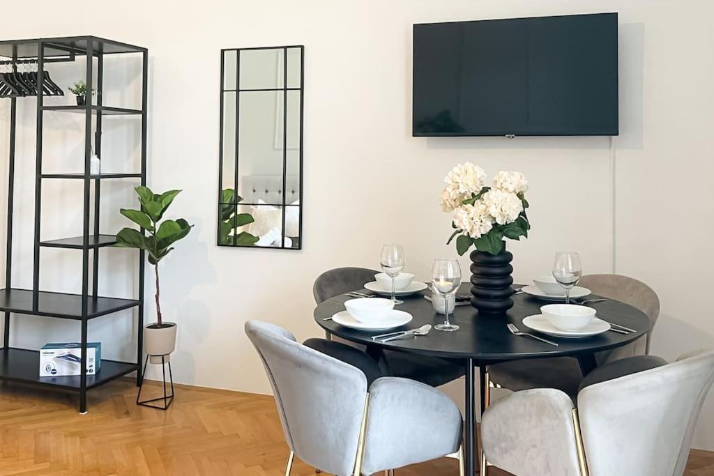 Cozy & 2 Bedroom * Vienna
