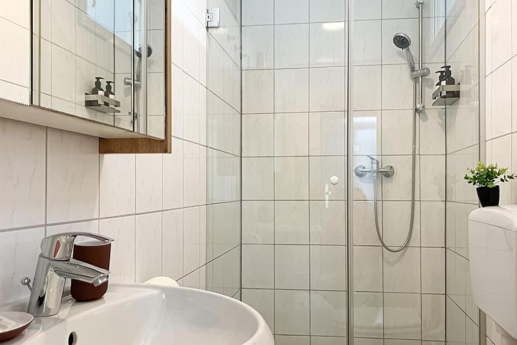 Cozy & 2 Bedroom Apartment