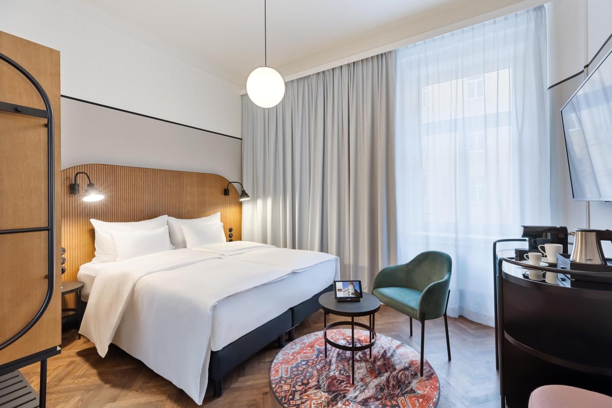 Astoria Hotel 4*