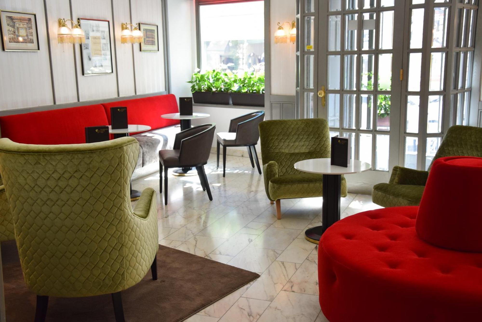 Hotel Theaterhotel & 4*