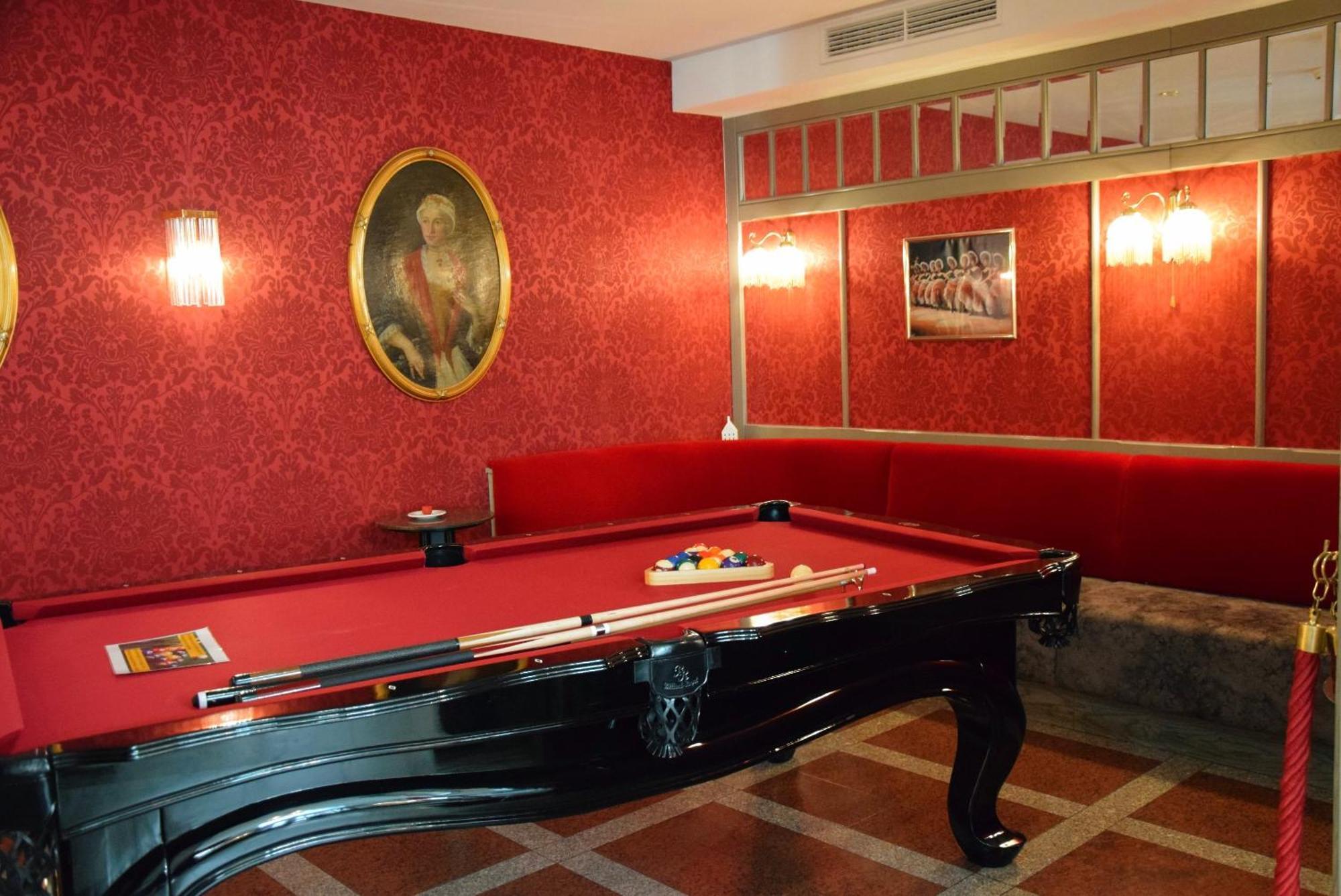 Theaterhotel & Hotel 4*