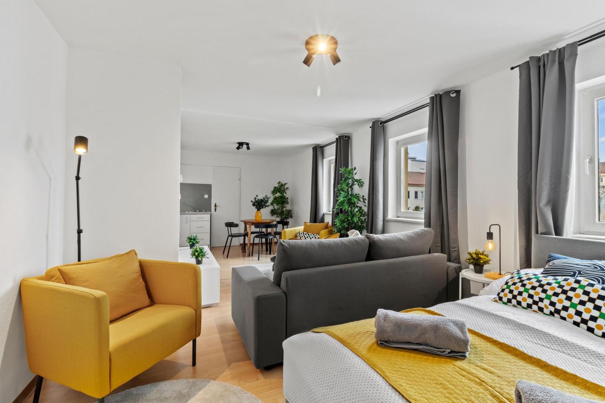 Perfect Location, 2 Min To Main Station *