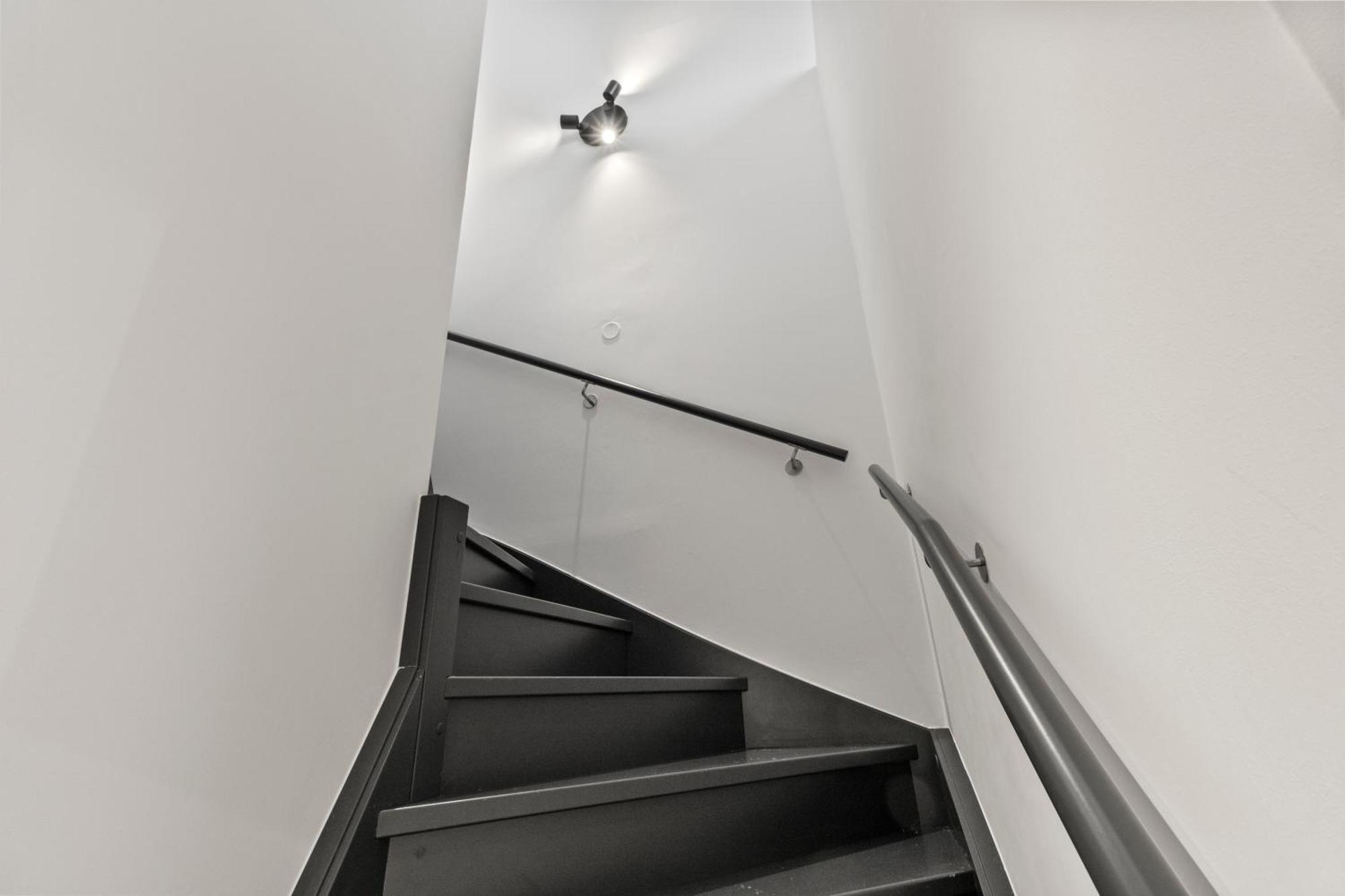 1 Min To Public Transport - 3 Min To Supermarket And Pharmacy - On-site Parking For 19,90 Eur