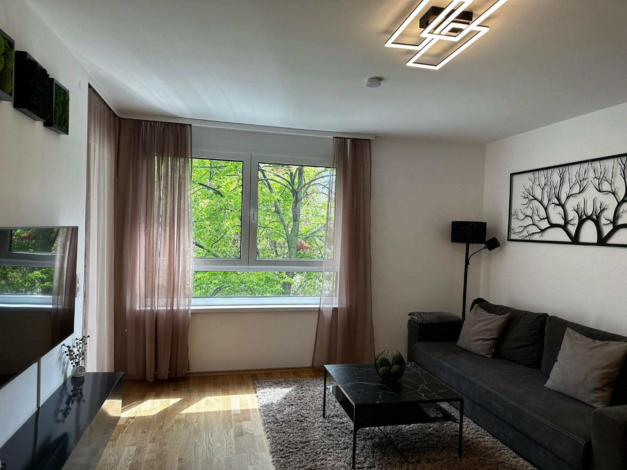 Apartment 10 Minutes To The Center, 2 Minutes To The Metro