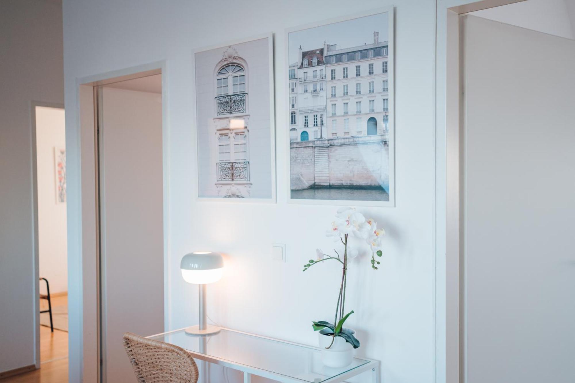 Stylish With Balcony And Rooftop Views * Vienna