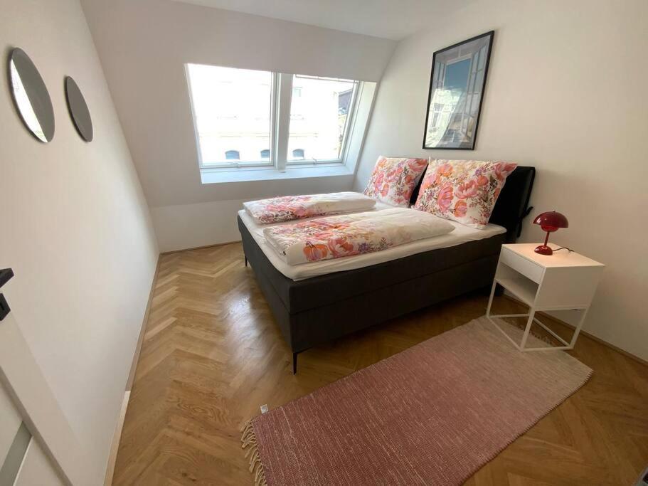 & Modern In Trendy Area L Hg22 *