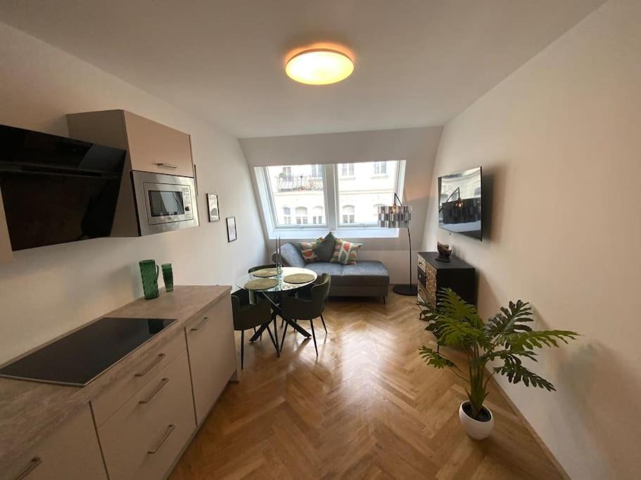 & Modern In Trendy Area L Hg22 Apartment