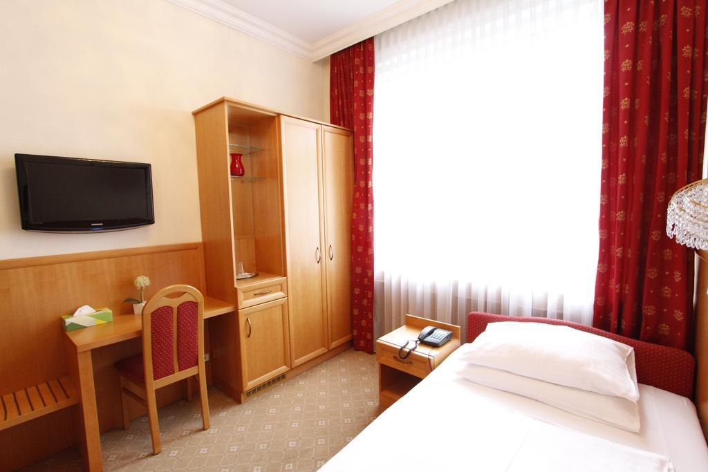 Hotel Corvinus - Newly Renovated 4*