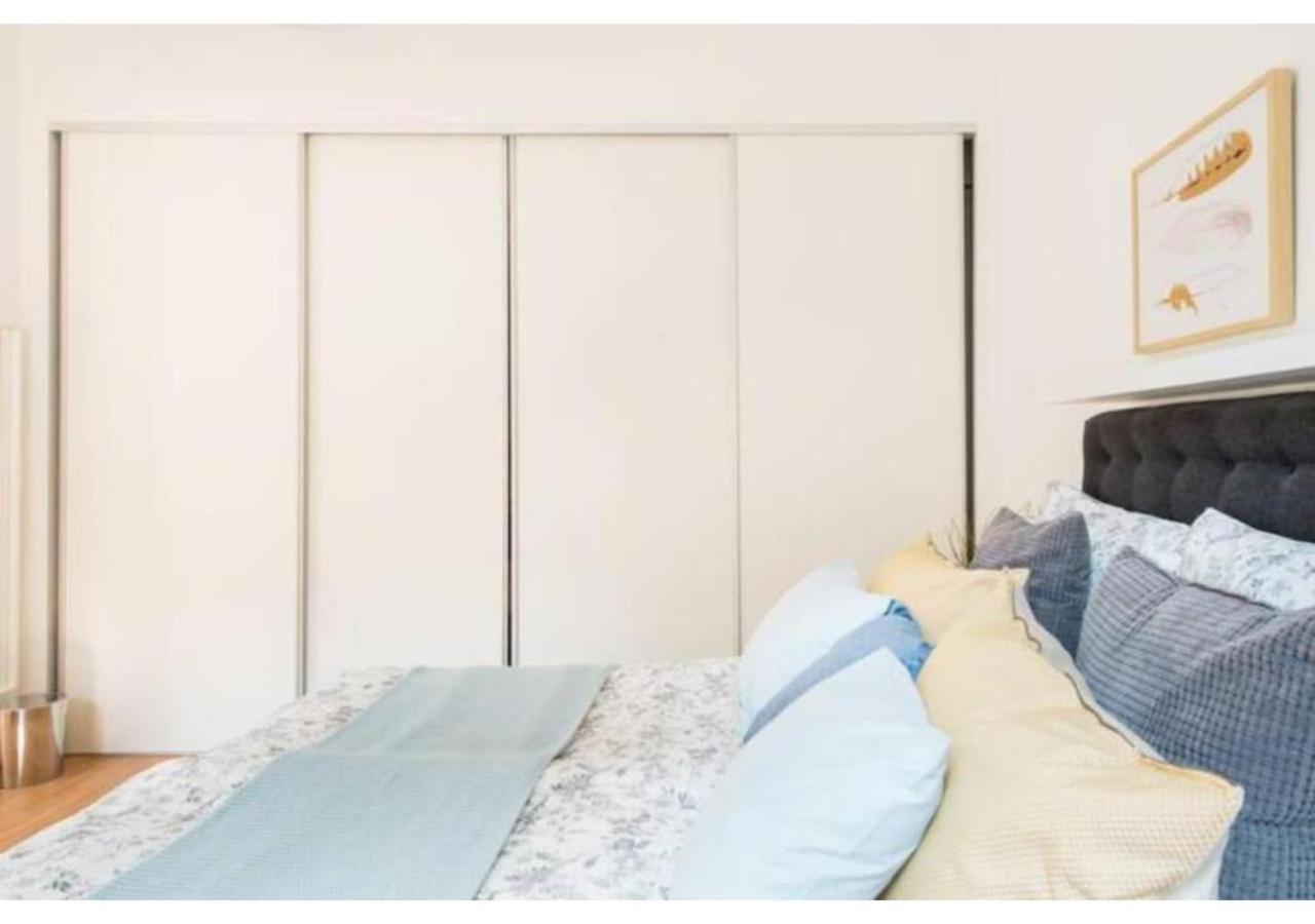 Luxurious And Bright, 5 Min To City Center Apartment