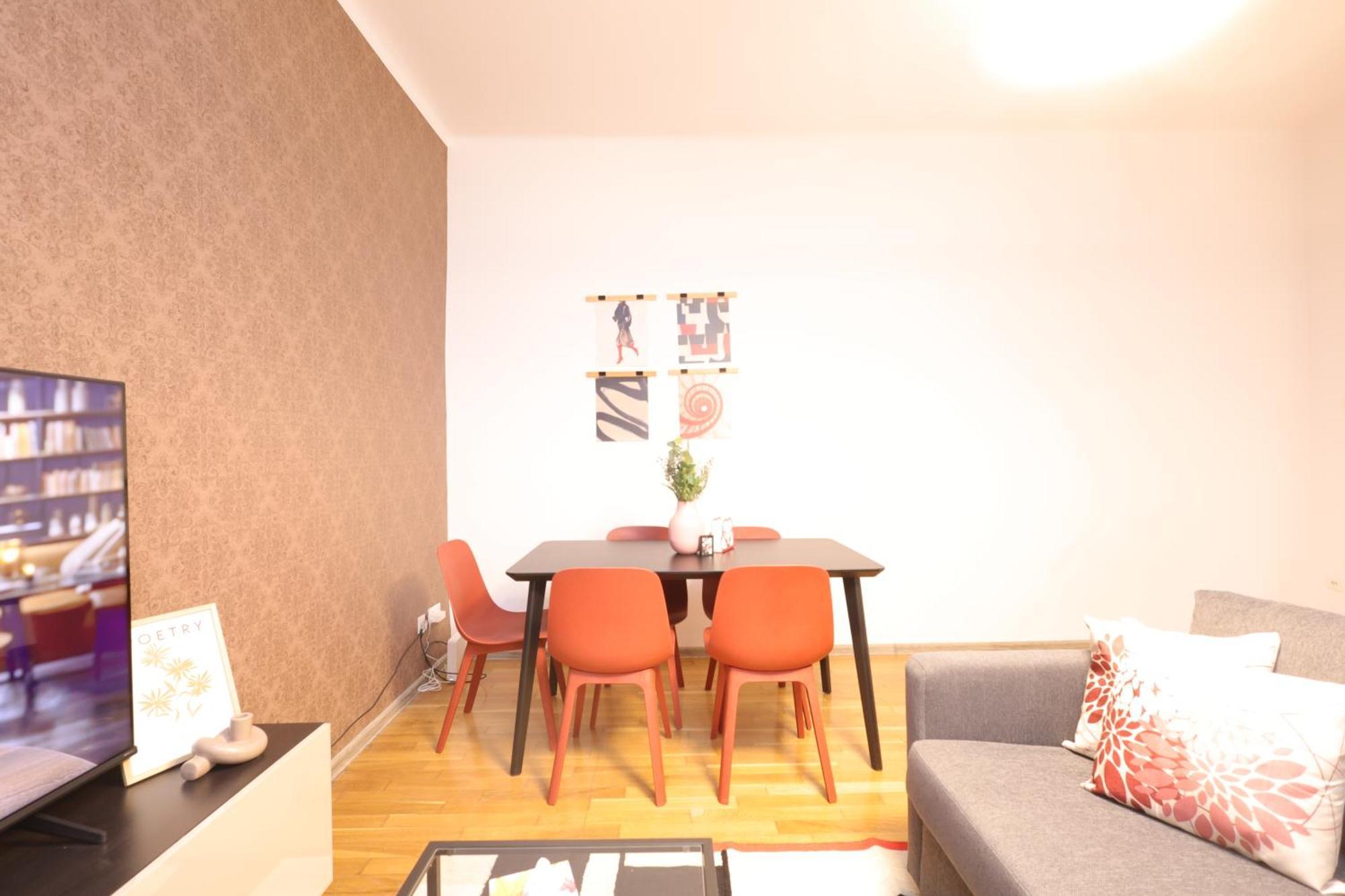 Ruby With Patio Apartment