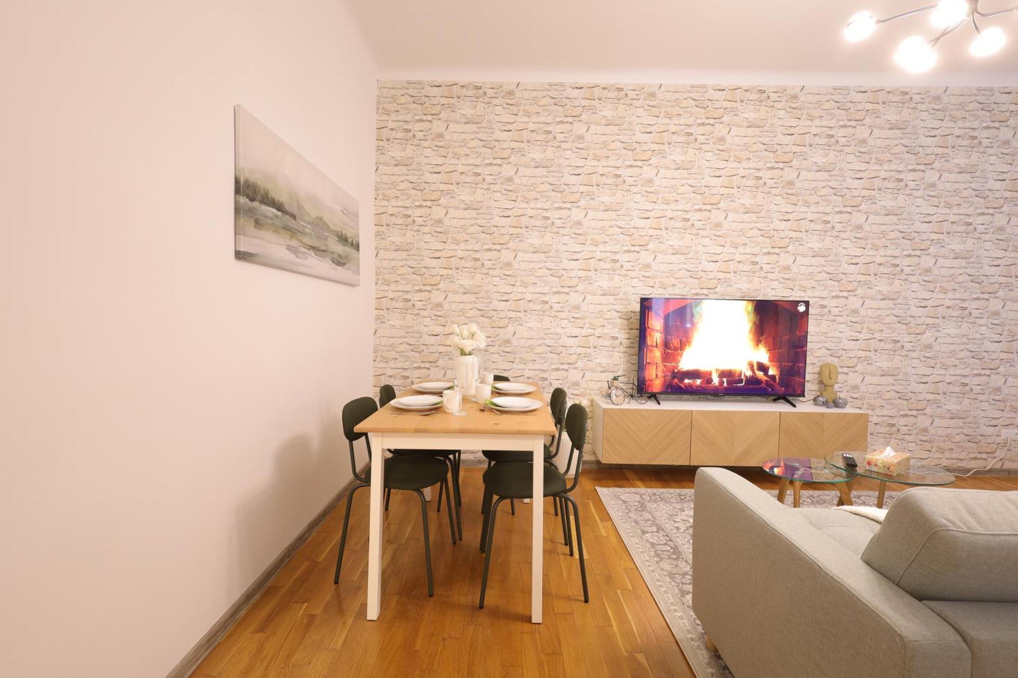 Emerald With Patio Apartment *