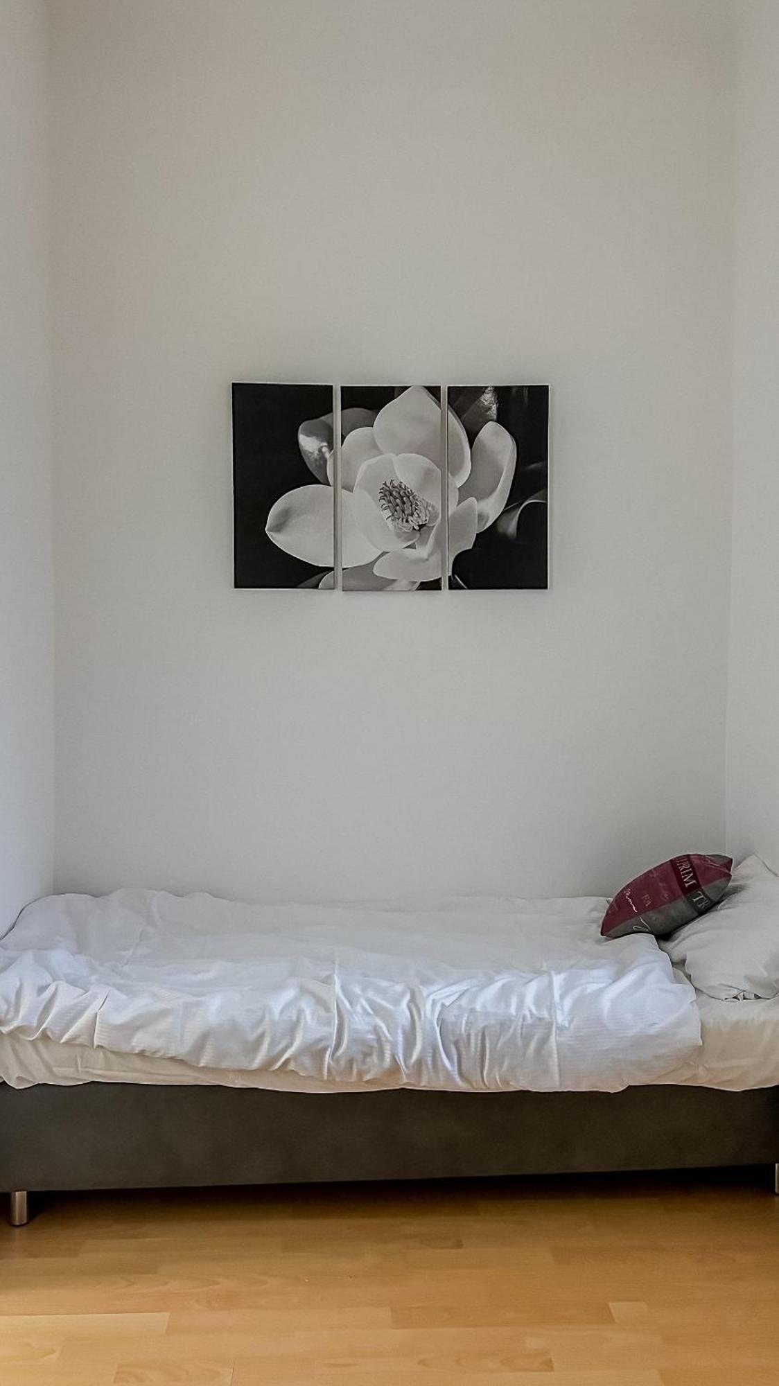 Garden-eden Apartment