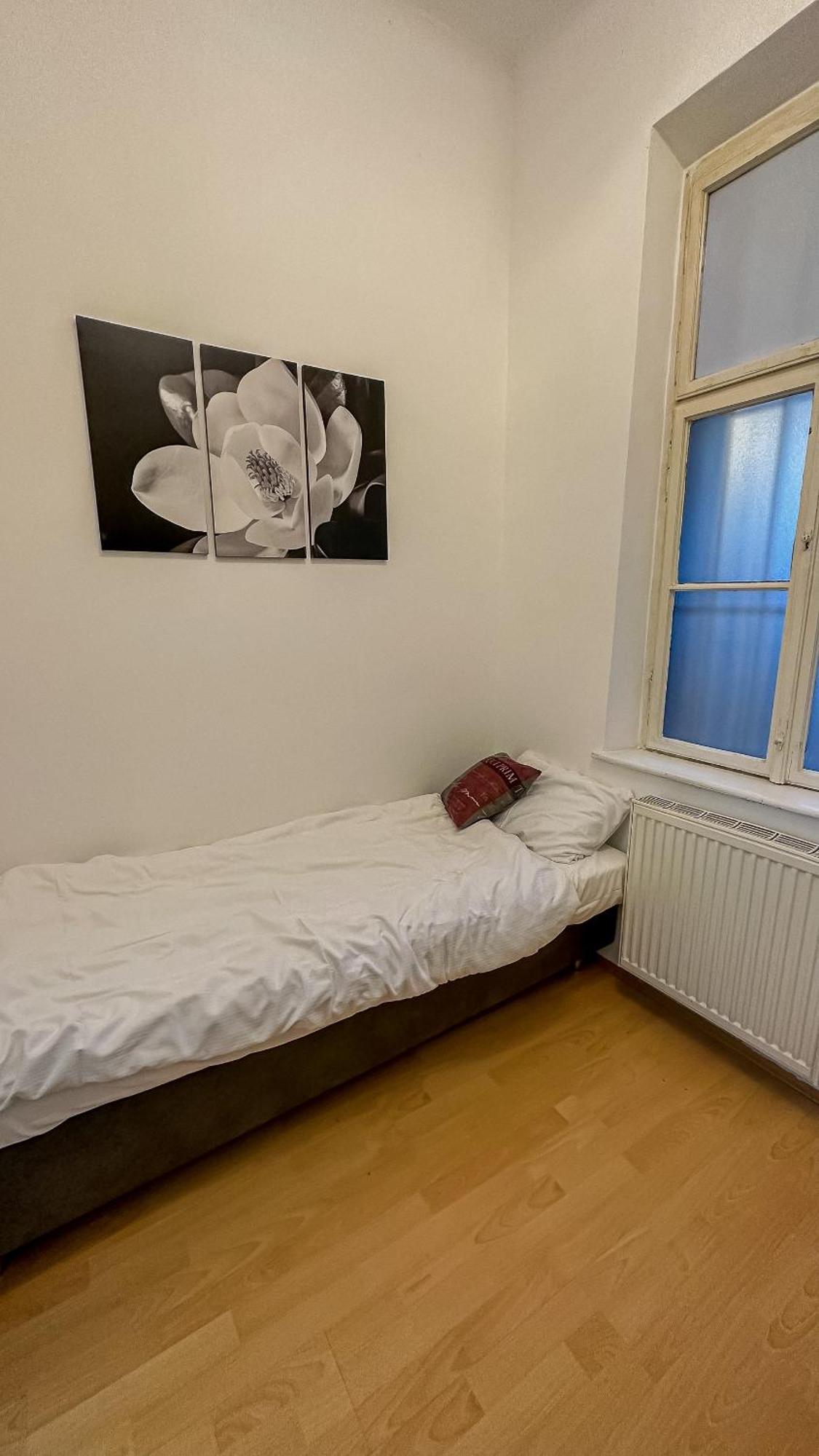 Garden-eden Apartment