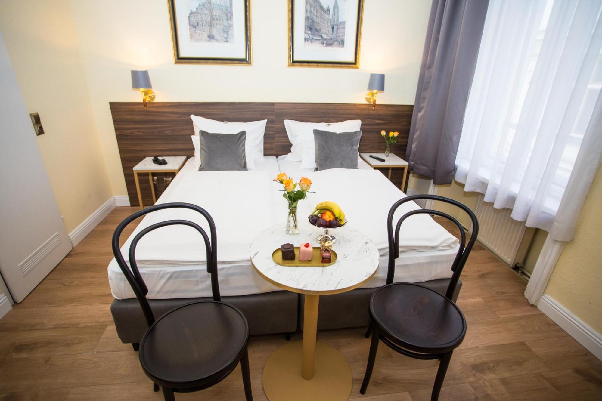 City Hotel