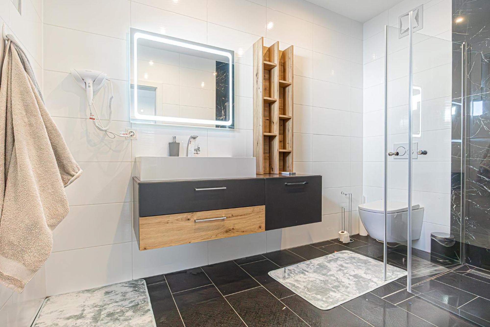 Luxury 6br-4ba With Private Pool & Sauna - Pets Allowed Villa *