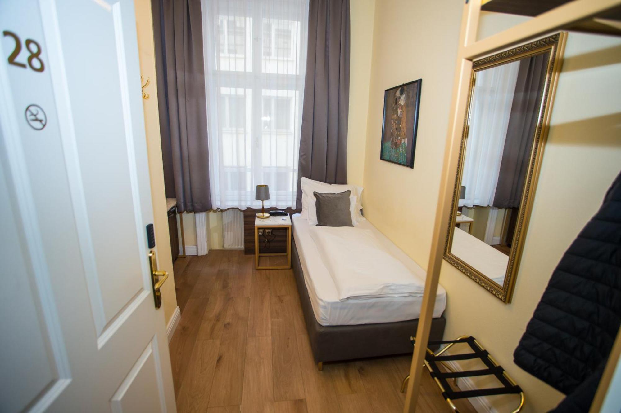 Private Comfort Stephansplatz - Self Check In Guest house *