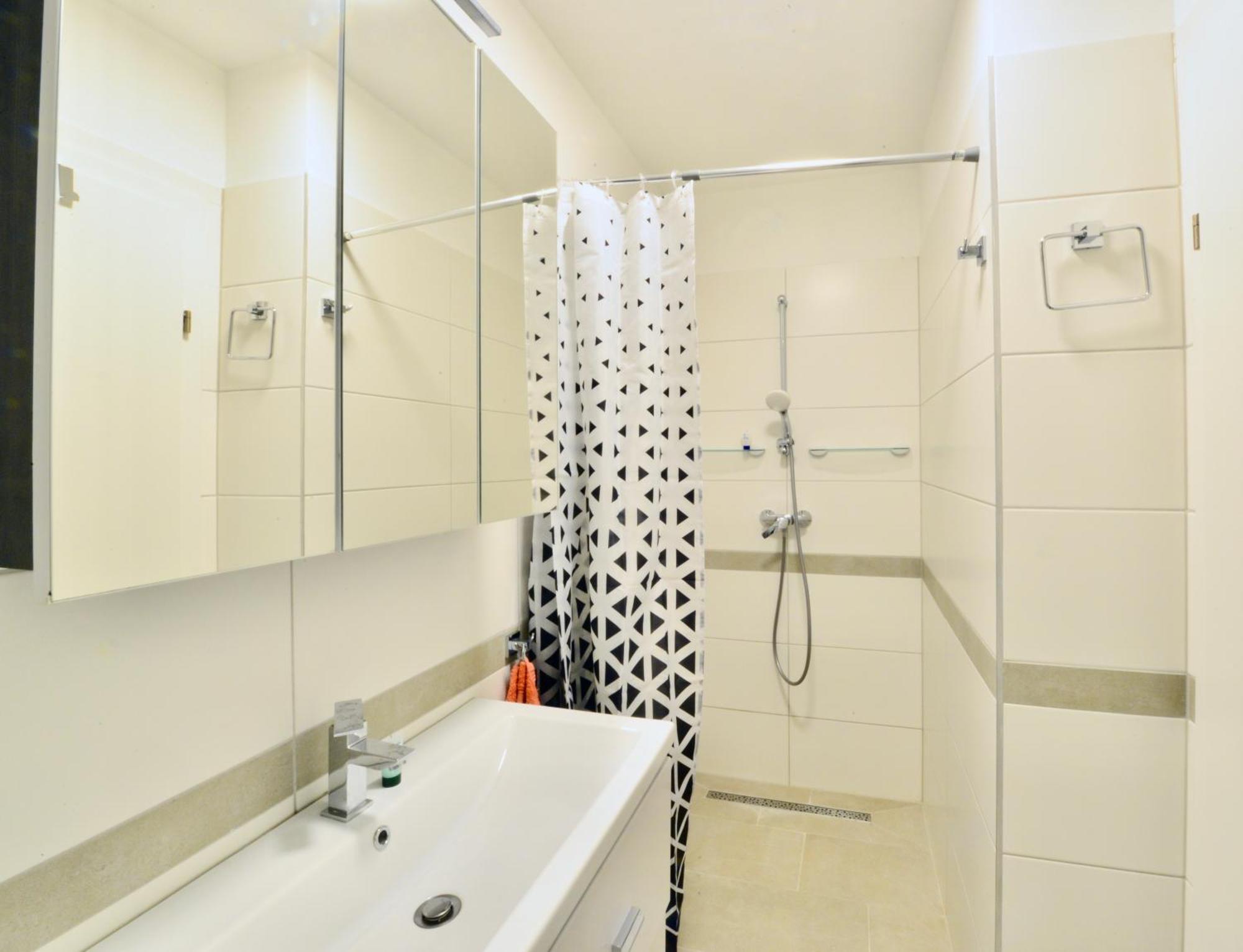 New With Parking And Metro In Front Of The House Wien