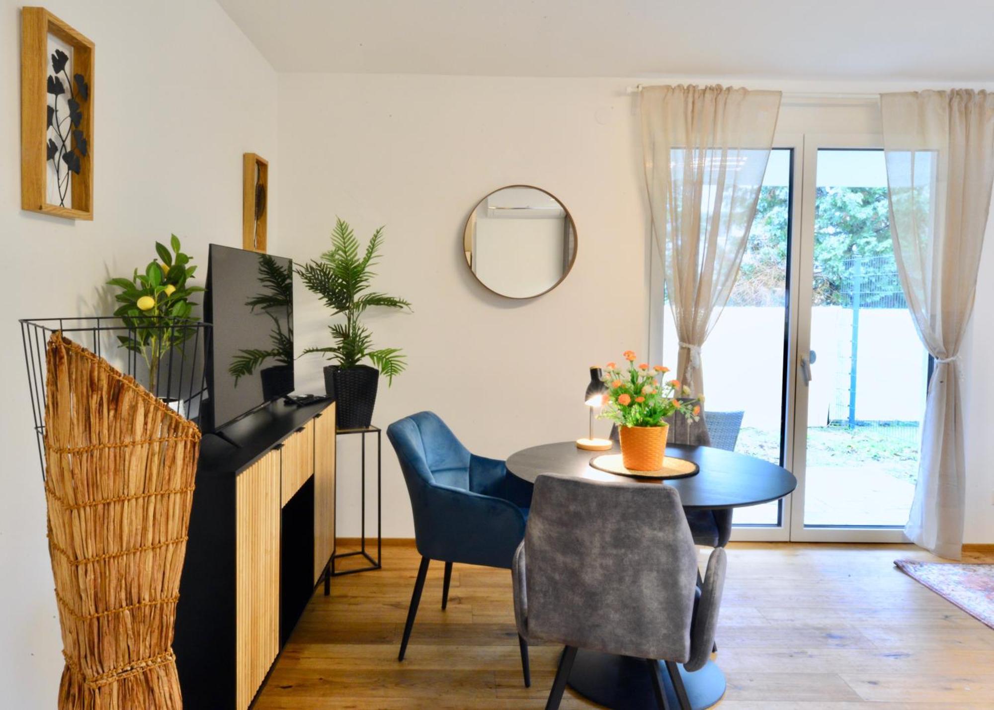 New With Parking And Metro In Front Of The House Apartment