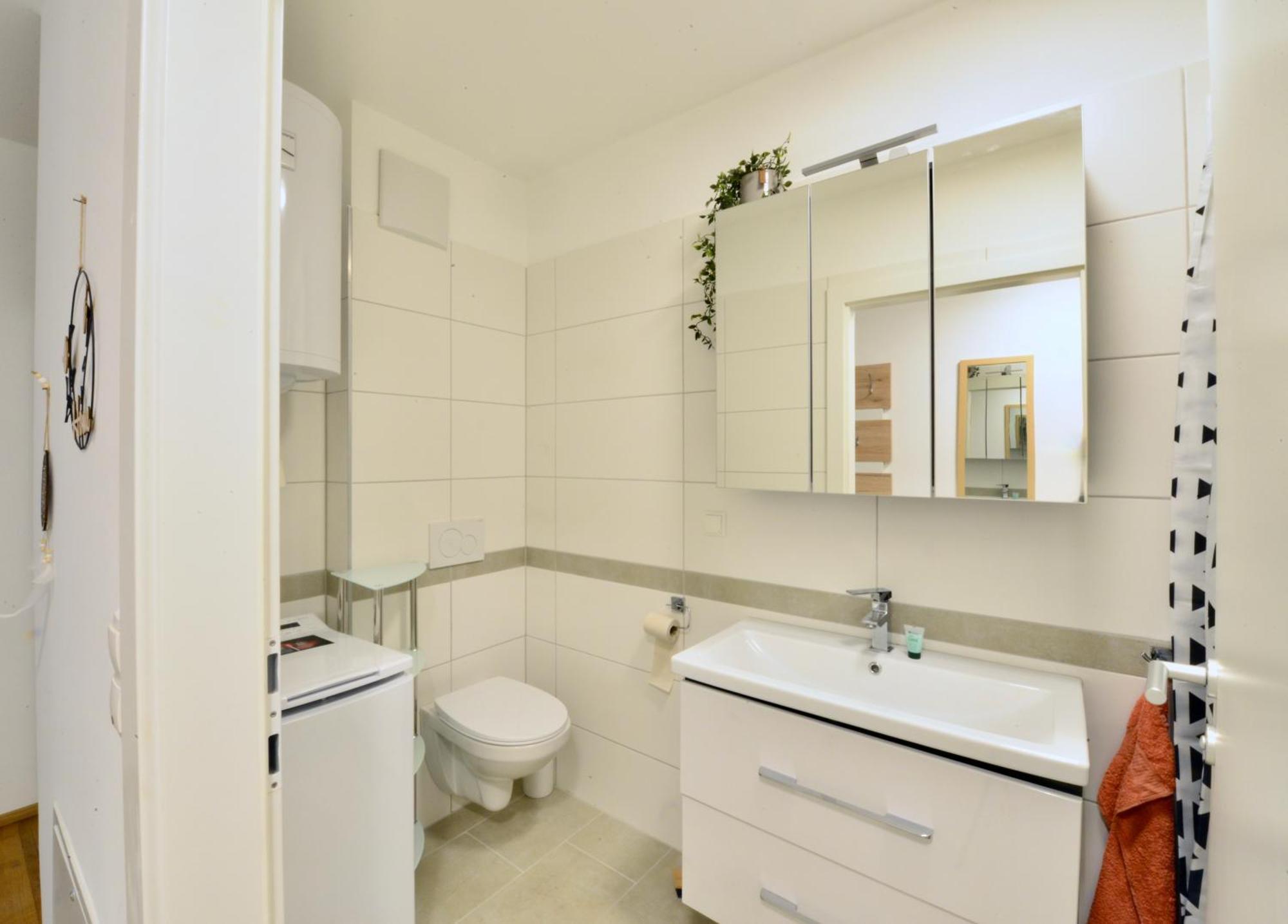 Apartment New With Parking And Metro In Front Of The House Wien
