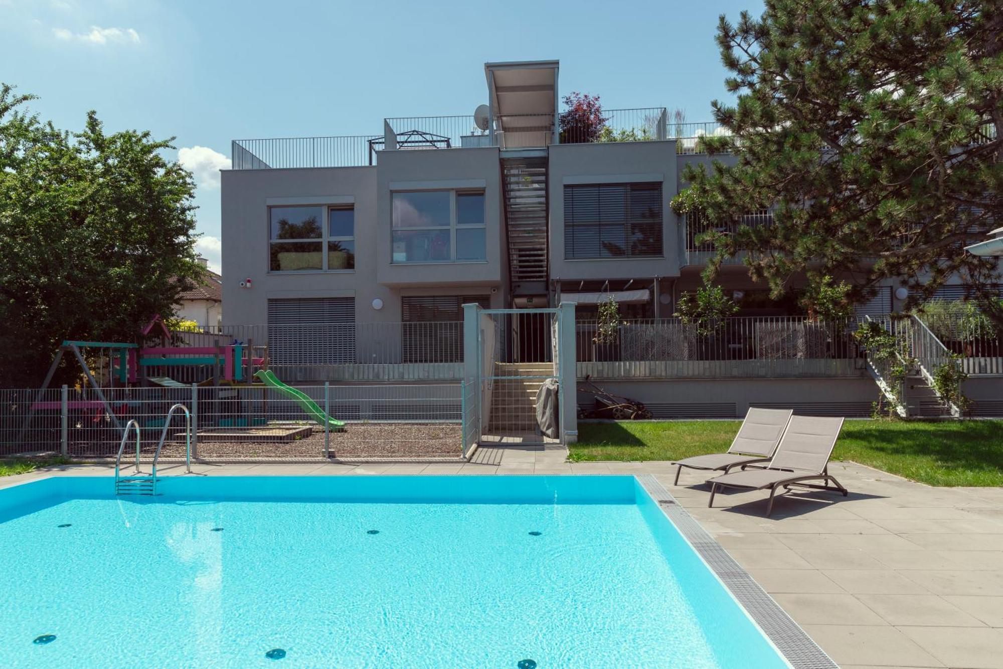 Modern Stylish Design With Free Parking Emily Apartment