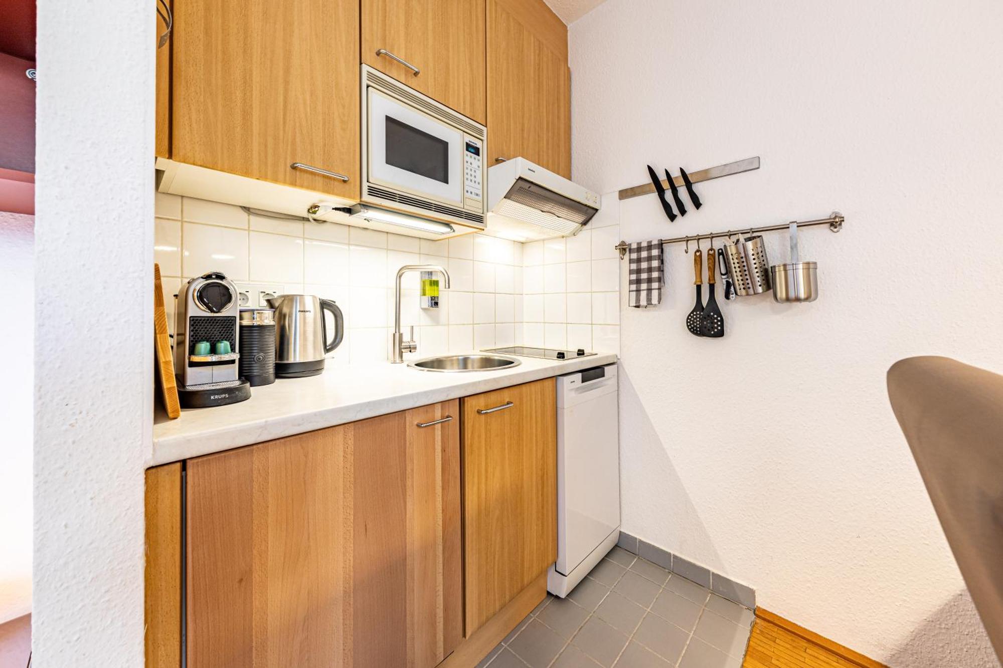 Calm & Connected By Jr Apartment