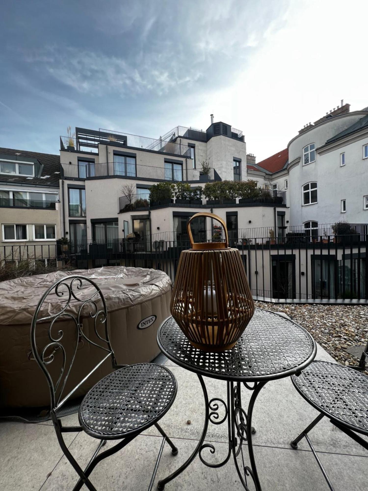 Schoene Mit Eigenem Whirlpool In Dem Stadtzentrum Guest house