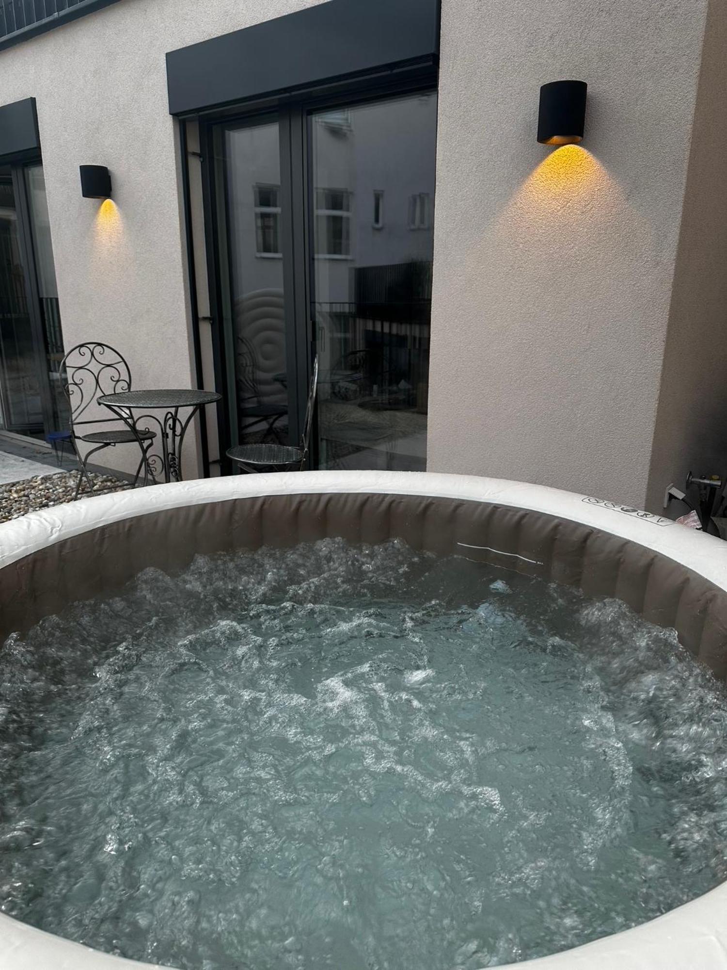 Schoene Mit Eigenem Whirlpool In Dem Stadtzentrum Casa de hóspedes