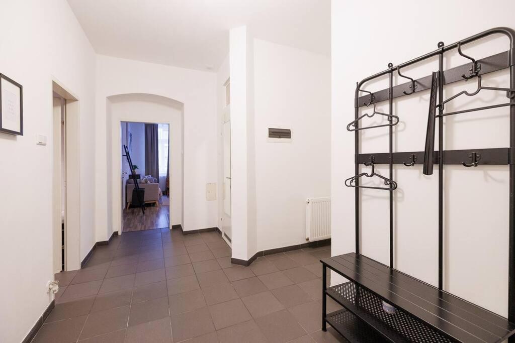 Apartment Stylish Haven-near Brunnenmarkt