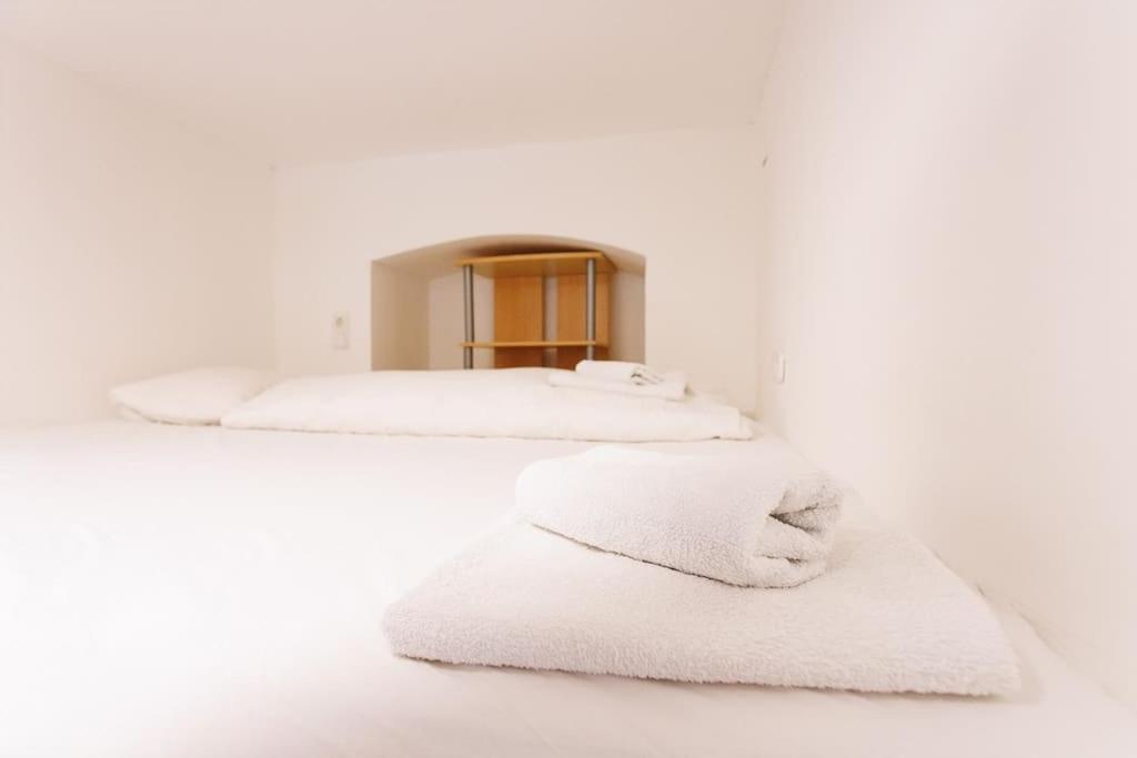 Urban Capsule - Near Mariahilfer Strasse Apartment *